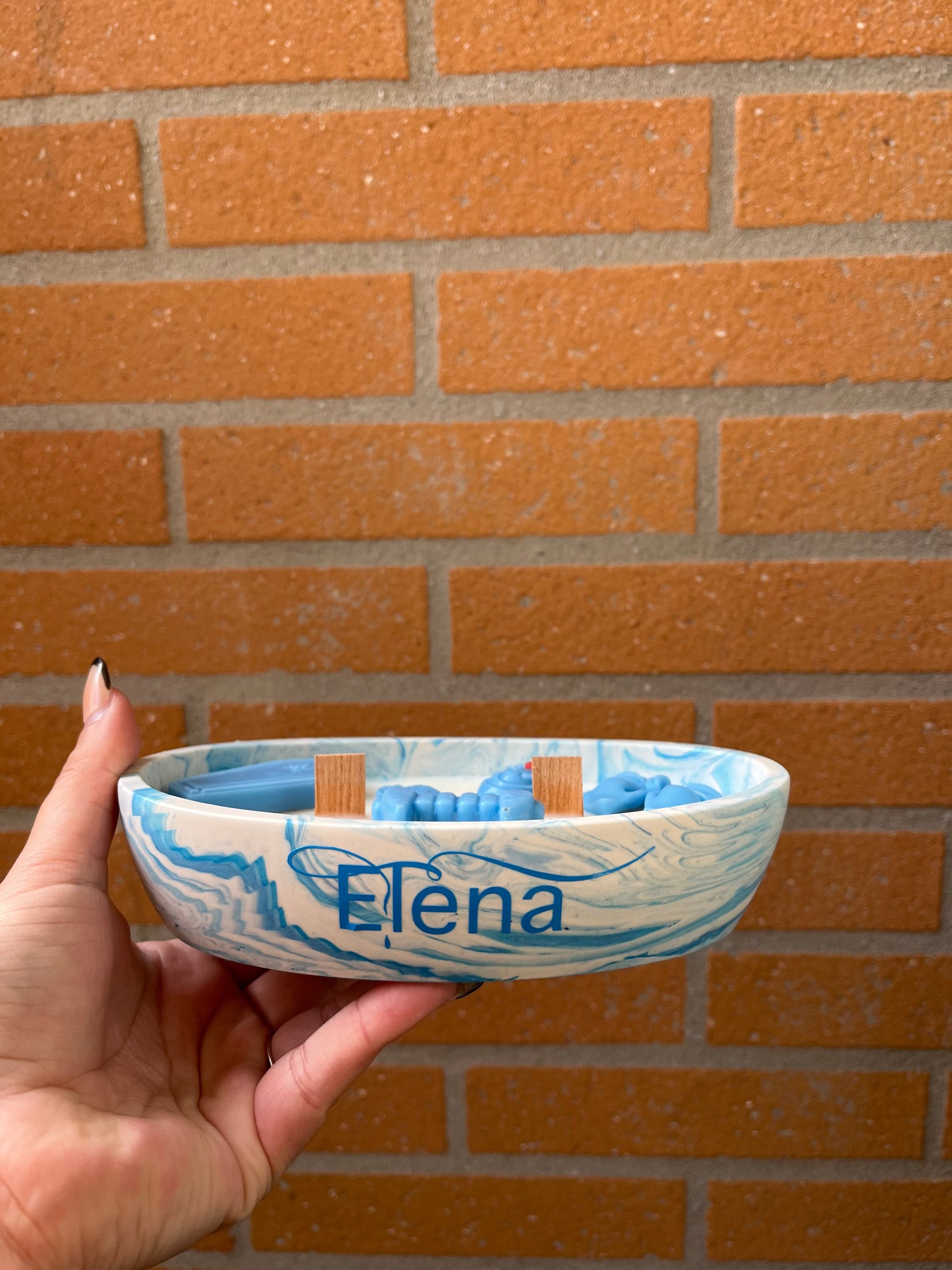 Bougie Elena Gilbert